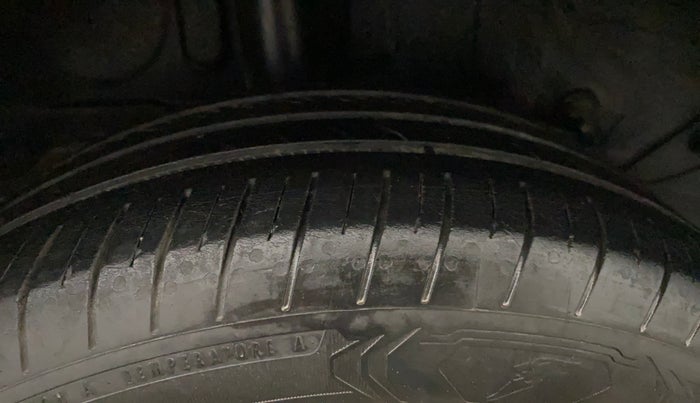 2017 Toyota Etios CROSS 1.4 VD, Diesel, Manual, 1,18,919 km, Right Rear Tyre Tread