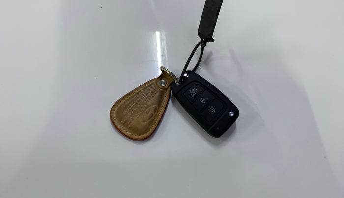 2023 Hyundai Verna EX 1.5 MT, Petrol, Manual, 68,293 km, Key Close Up