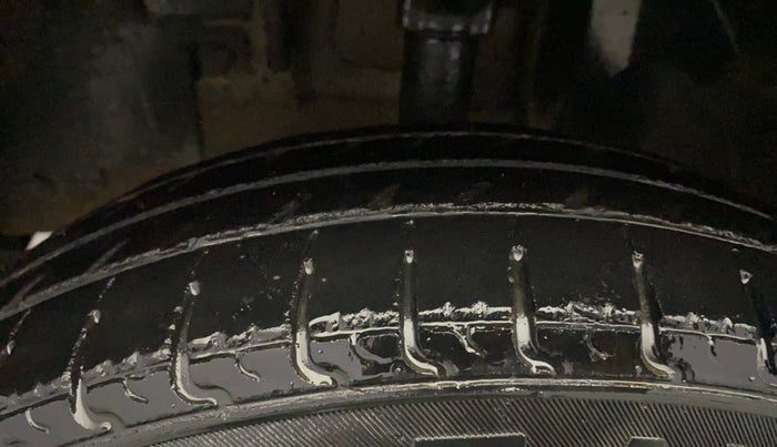 2015 Renault Kwid RXT 0.8 (O), Petrol, Manual, 1,05,206 km, Left Front Tyre Tread