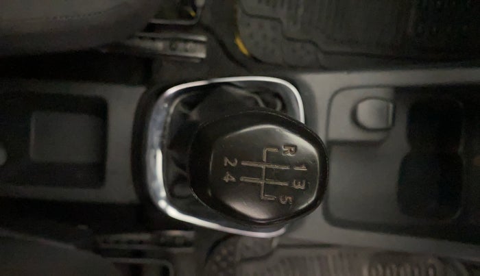 2015 Renault Kwid RXT 0.8 (O), Petrol, Manual, 1,05,206 km, Gear Lever