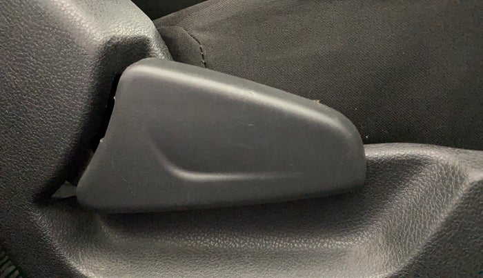 2015 Renault Kwid RXT 0.8 (O), Petrol, Manual, 1,05,206 km, Driver Side Adjustment Panel
