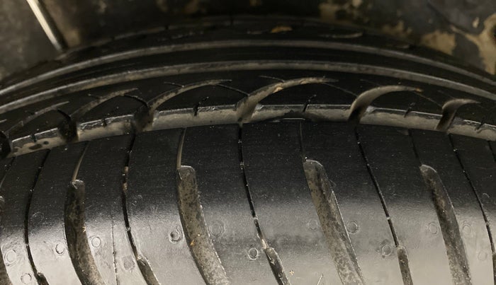 2013 Maruti Ritz VXI, Petrol, Manual, 80,297 km, Right Rear Tyre Tread