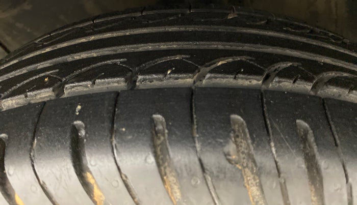 2013 Maruti Ritz VXI, Petrol, Manual, 80,297 km, Left Front Tyre Tread
