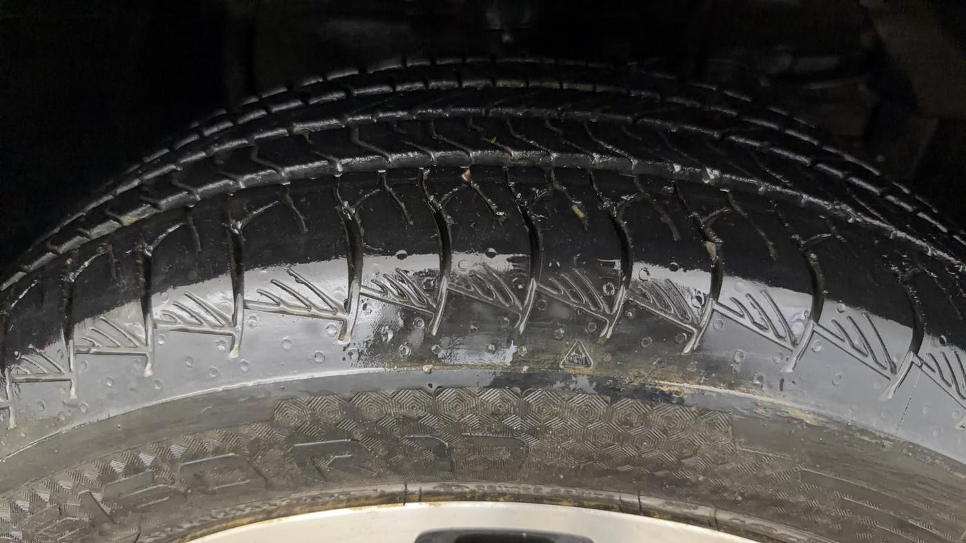 2022 Maruti Grand Vitara ALPHA PLUS HYBRID ECVT, Hybrid, Automatic, 37,105 km, Right Front Tyre Tread