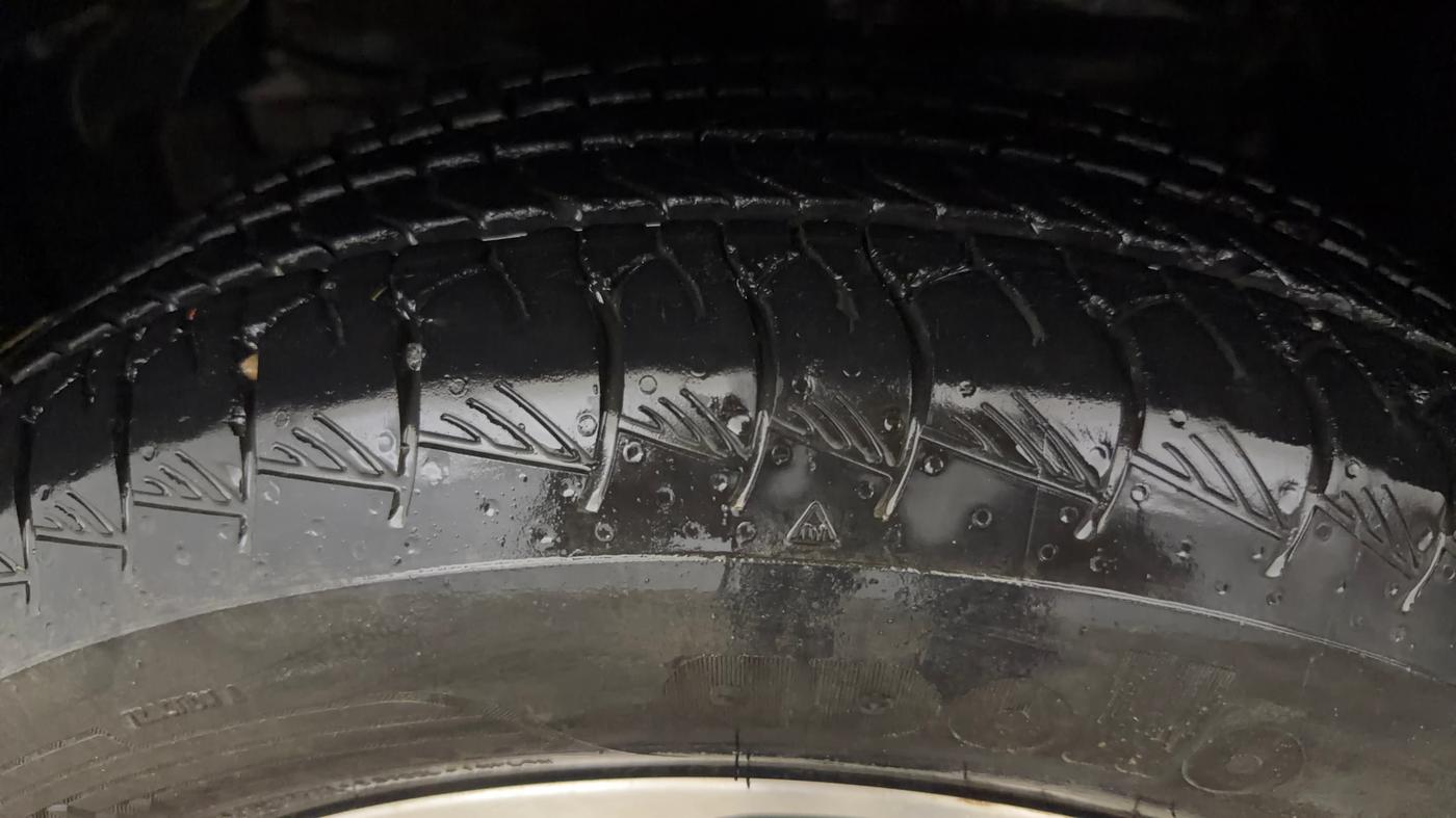 2022 Maruti Grand Vitara ALPHA PLUS HYBRID ECVT, Hybrid, Automatic, 37,105 km, Left Front Tyre Tread