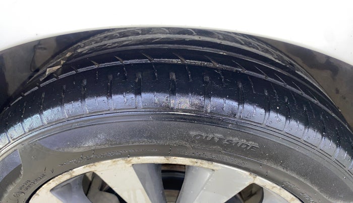 2013 Hyundai Verna FLUIDIC 1.6 VTVT SX, Petrol, Manual, 98,826 km, Left Front Tyre Tread