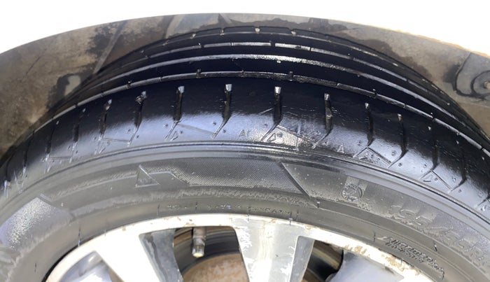 2013 Hyundai Verna FLUIDIC 1.6 VTVT SX, Petrol, Manual, 98,826 km, Left Rear Tyre Tread