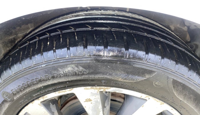 2013 Hyundai Verna FLUIDIC 1.6 VTVT SX, Petrol, Manual, 98,826 km, Right Front Tyre Tread