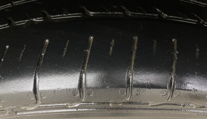 2017 Maruti Baleno ALPHA PETROL 1.2, Petrol, Manual, 95,805 km, Right Front Tyre Tread