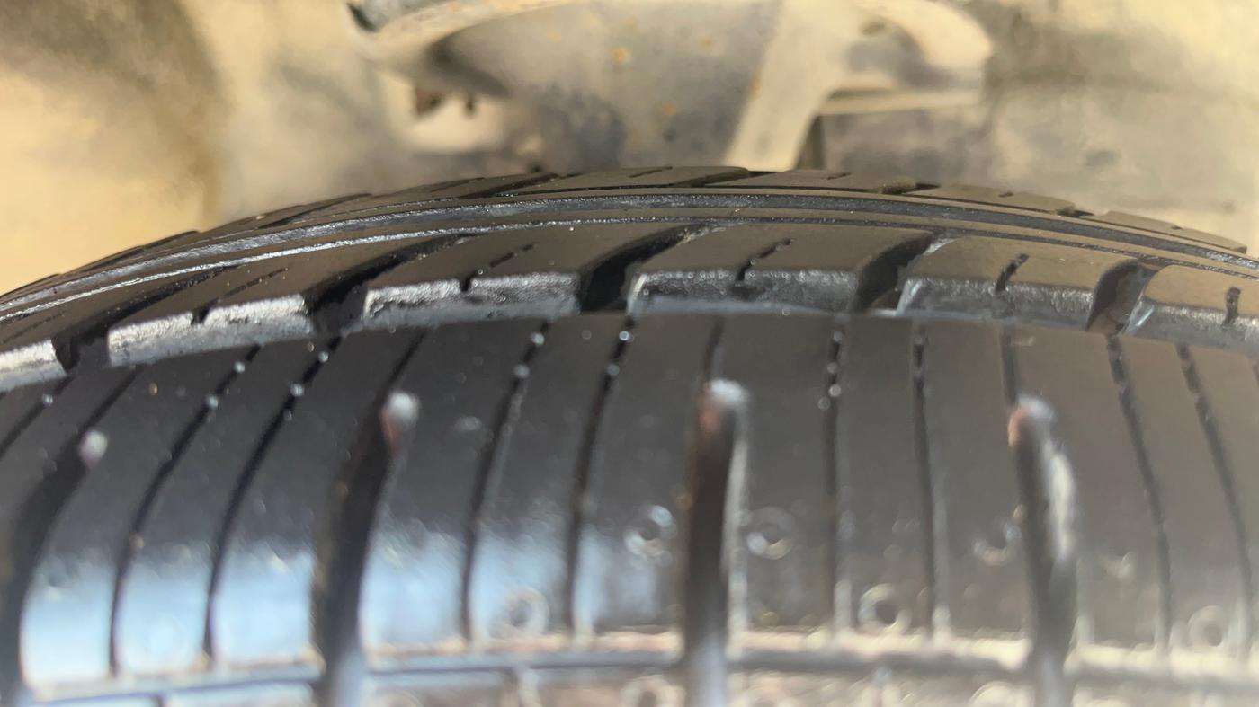 2012 Hyundai i10 MAGNA 1.2, Petrol, Manual, 79,706 km, Right Front Tyre Tread