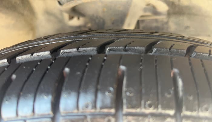 2012 Hyundai i10 MAGNA 1.2, Petrol, Manual, 79,706 km, Right Front Tyre Tread