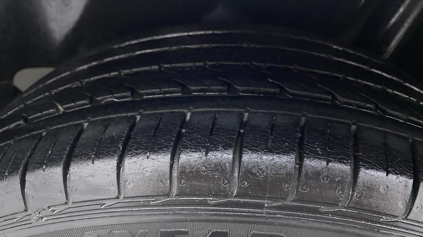 2018 Maruti Ciaz ALPHA 1.5 SHVS PETROL, Petrol, Manual, 36,809 km, Left Rear Tyre Tread