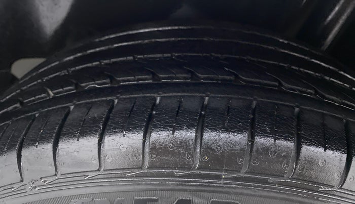 2018 Maruti Ciaz ALPHA 1.5 SHVS PETROL, Petrol, Manual, 36,809 km, Left Rear Tyre Tread