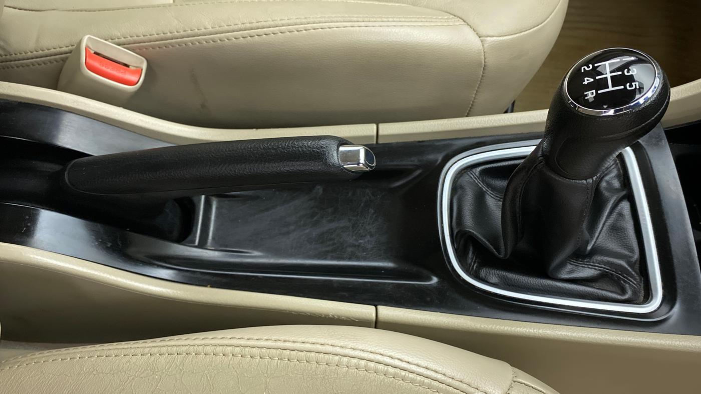 2018 Maruti Ciaz ALPHA 1.5 SHVS PETROL, Petrol, Manual, 36,809 km, Gear Lever