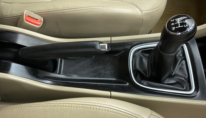 2018 Maruti Ciaz ALPHA 1.5 SHVS PETROL, Petrol, Manual, 36,809 km, Gear Lever