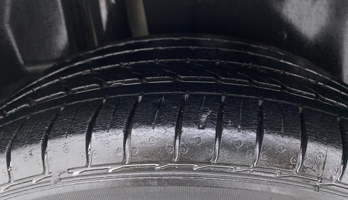 2018 Maruti Ciaz ALPHA 1.5 SHVS PETROL, Petrol, Manual, 36,809 km, Right Rear Tyre Tread