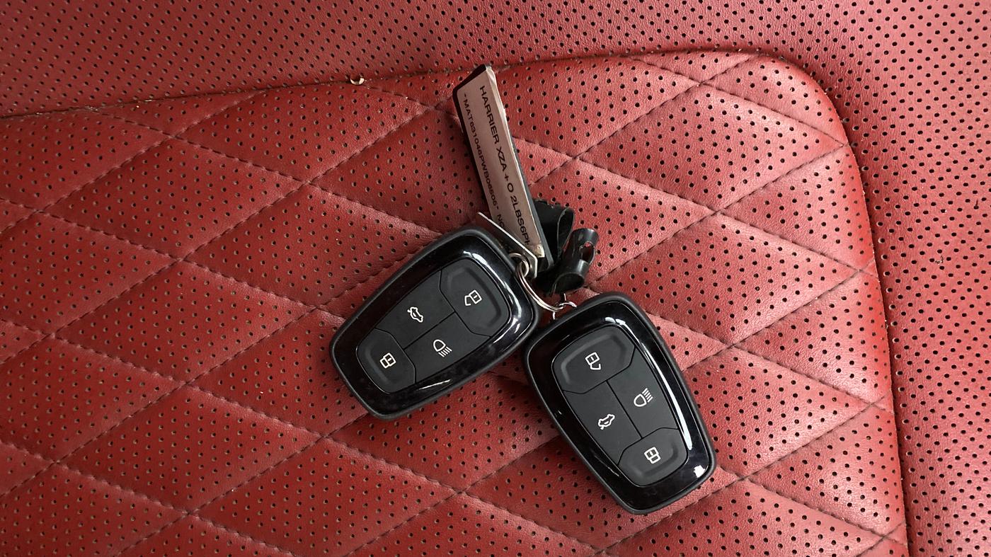 2023 Tata Harrier XZA + O 2.0L RED DARK EDITION 5 STR, Diesel, Automatic, 92,195 km, Key Close Up