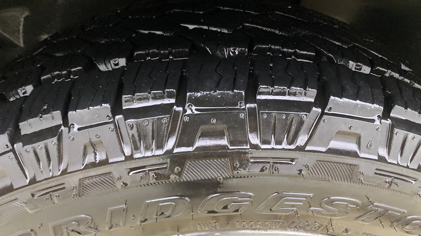 2023 Tata Harrier XZA + O 2.0L RED DARK EDITION 5 STR, Diesel, Automatic, 92,195 km, Left Front Tyre Tread