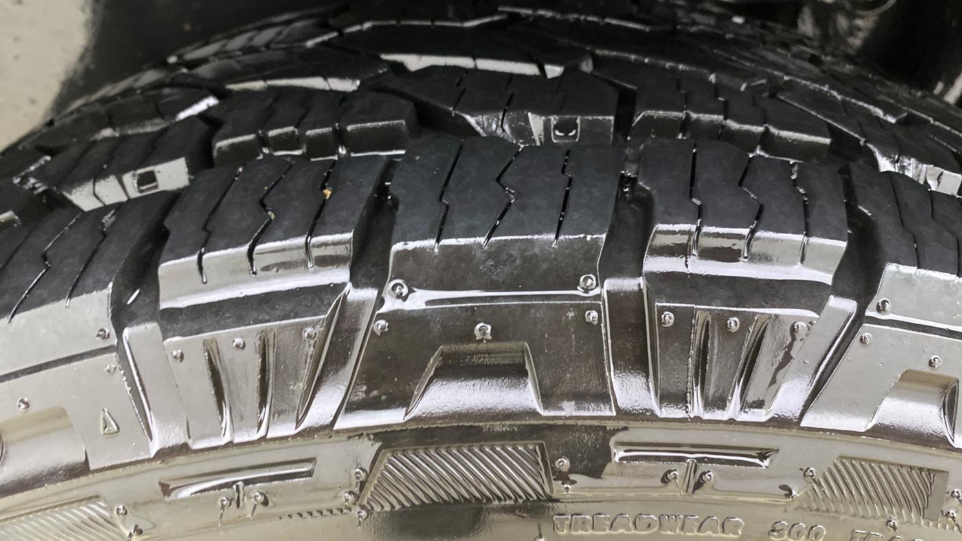 2023 Tata Harrier XZA + O 2.0L RED DARK EDITION 5 STR, Diesel, Automatic, 92,195 km, Right Rear Tyre Tread