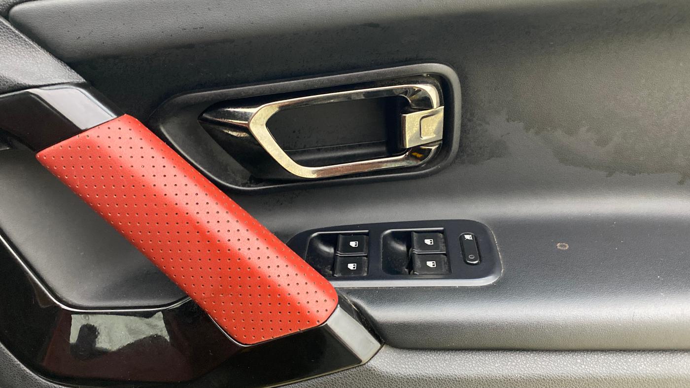 2023 Tata Harrier XZA + O 2.0L RED DARK EDITION 5 STR, Diesel, Automatic, 92,195 km, Driver Side Door Panels Control