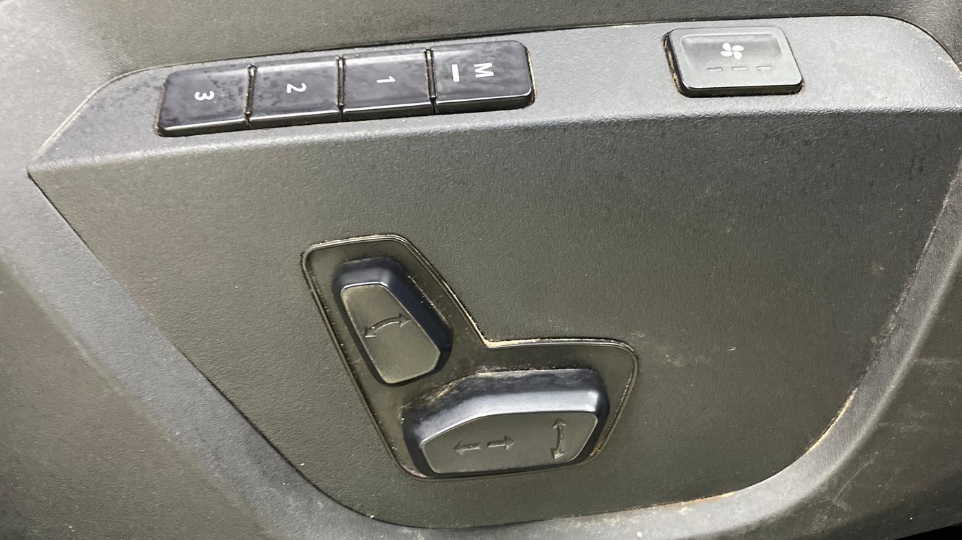 2023 Tata Harrier XZA + O 2.0L RED DARK EDITION 5 STR, Diesel, Automatic, 92,195 km, Driver Side Adjustment Panel