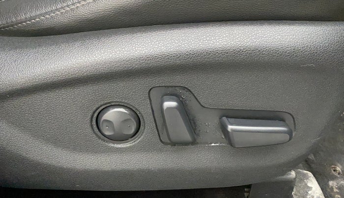 2021 Hyundai Tucson GLS 2WD AT PETROL, Petrol, Automatic, 77,364 km, Driver Side Adjustment Panel