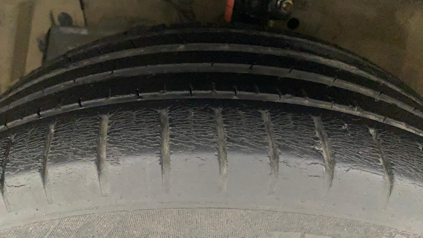 2017 Maruti Ciaz ALPHA 1.4 PETROL, Petrol, Manual, 43,878 km, Left Front Tyre Tread