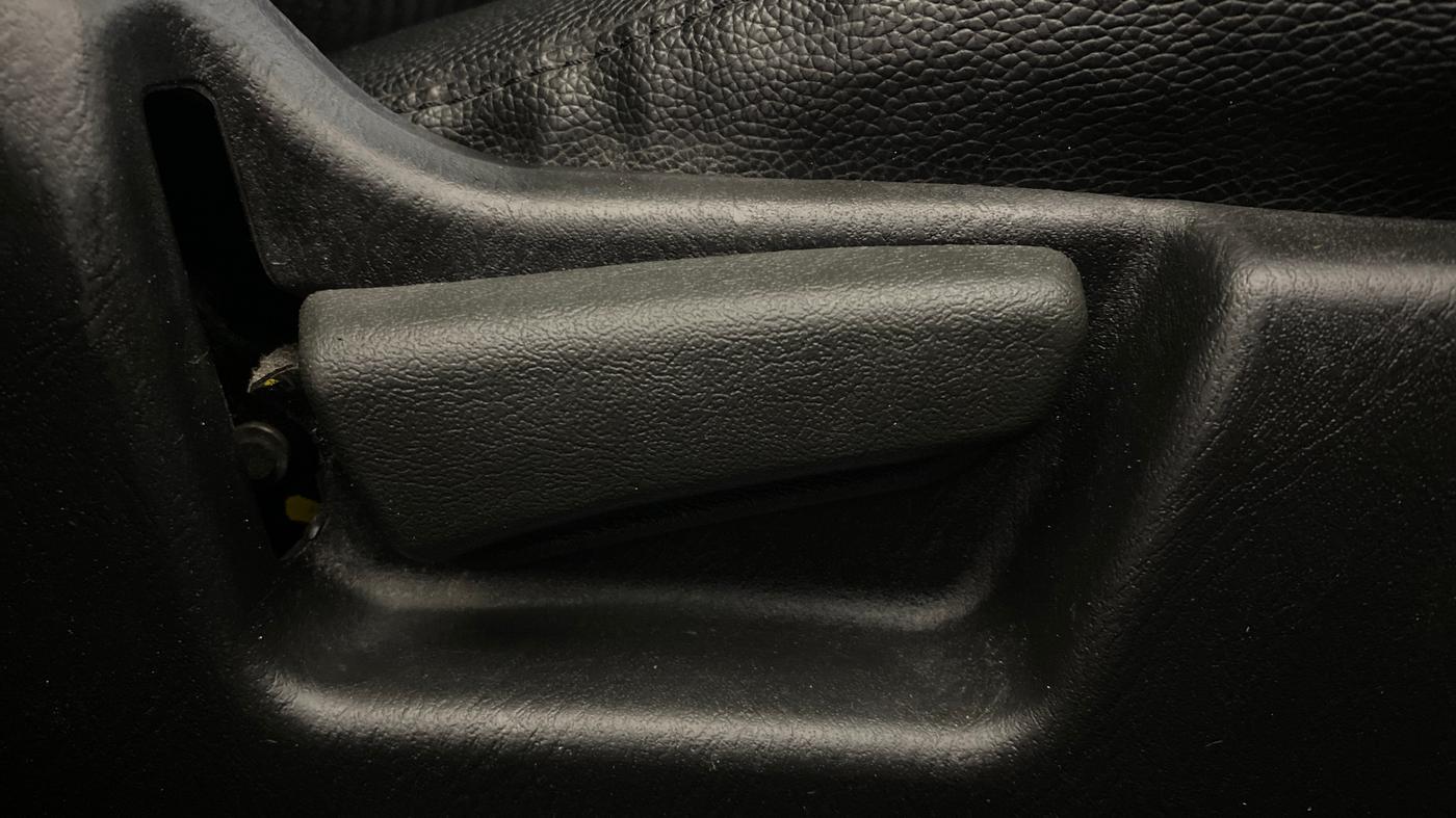 2022 Maruti Alto VXI, Petrol, Manual, 36,017 km, Driver Side Adjustment Panel