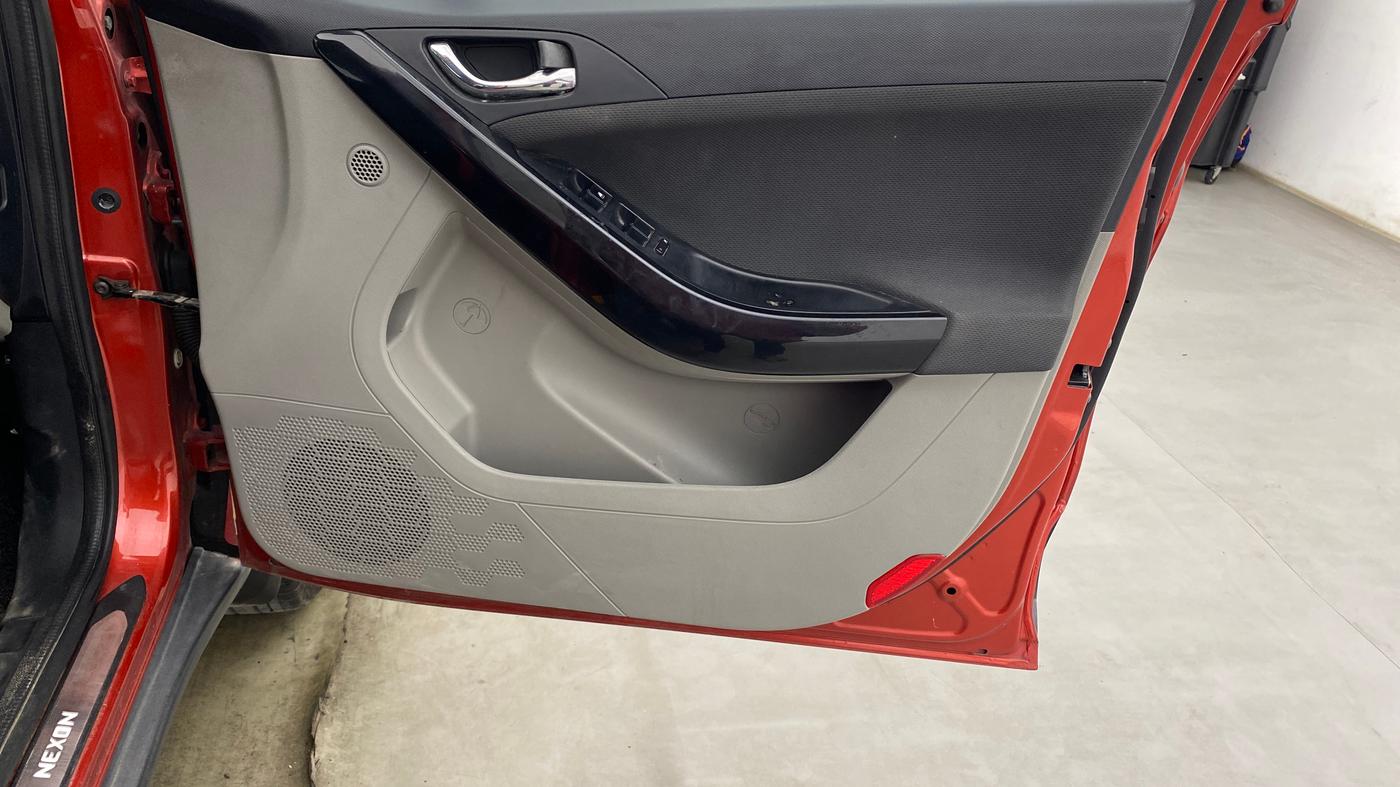 2019 Tata NEXON XZA PLUS PETROL, Petrol, Automatic, 56,162 km, Driver Side Door Panels Control