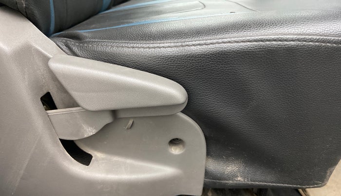 2016 Datsun Go T, Petrol, Manual, 83,058 km, Driver Side Adjustment Panel