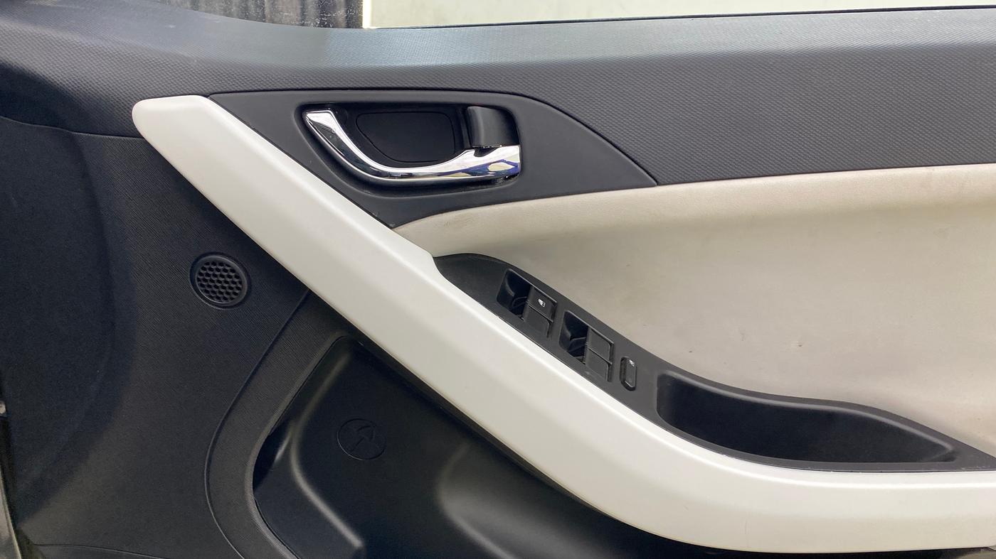 2023 Tata NEXON CREATIVE + 1.2 PETROL, Petrol, Manual, 33,449 km, Driver Side Door Panels Control