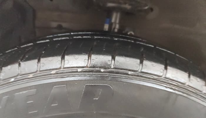 2013 Maruti Swift ZXI, Petrol, Manual, 60,904 km, Left Front Tyre Tread