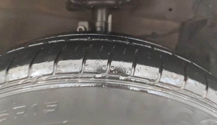 2013 Maruti Swift ZXI, Petrol, Manual, 60,904 km, Right Front Tyre Tread