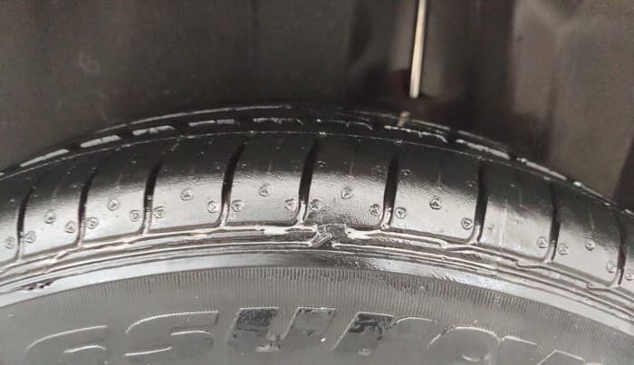 2013 Maruti Swift ZXI, Petrol, Manual, 60,904 km, Left Rear Tyre Tread