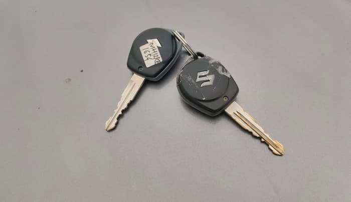 2013 Maruti Swift ZXI, Petrol, Manual, 60,904 km, Key Close Up