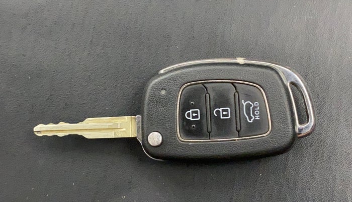 2021 Hyundai VENUE S 1.2, Petrol, Manual, 75,879 km, Key Close Up