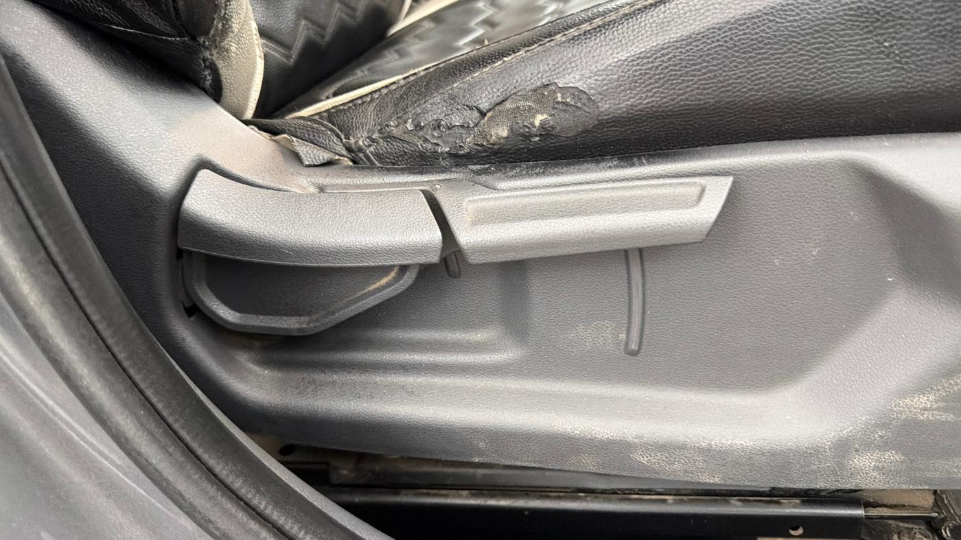 2022 Hyundai AURA S 1.2 CNG, CNG, Manual, 70,843 km, Driver Side Adjustment Panel