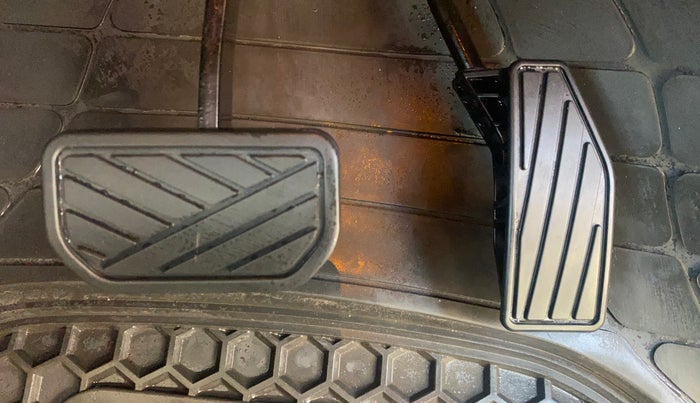 2024 Maruti XL6 ZETA AT, Petrol, Automatic, 9,643 km, Pedals