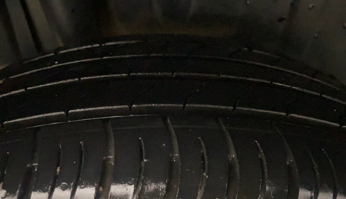 2024 Maruti XL6 ZETA AT, Petrol, Automatic, 9,643 km, Right Rear Tyre Tread