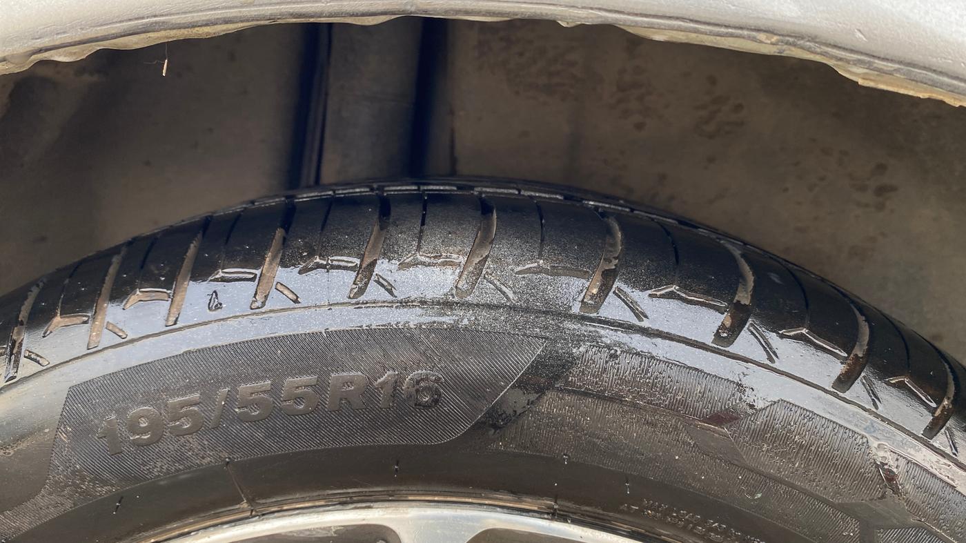 2019 Maruti Ciaz ALPHA 1.5 SHVS PETROL, CNG, Manual, 47,590 km, Right Rear Tyre Tread
