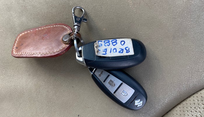 2019 Maruti Ciaz ALPHA 1.5 SHVS PETROL, CNG, Manual, 47,590 km, Key Close Up