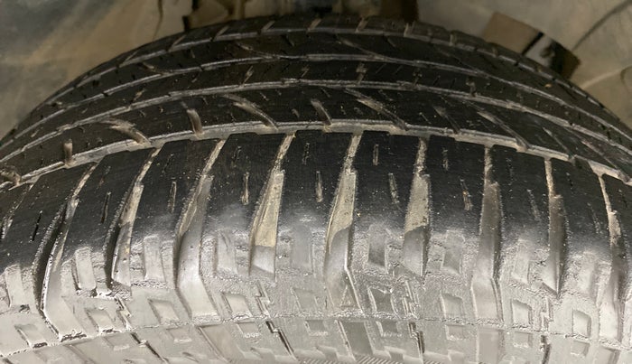 2016 Renault Duster RXZ 110 4WD, Diesel, Manual, 80,833 km, Right Front Tyre Tread