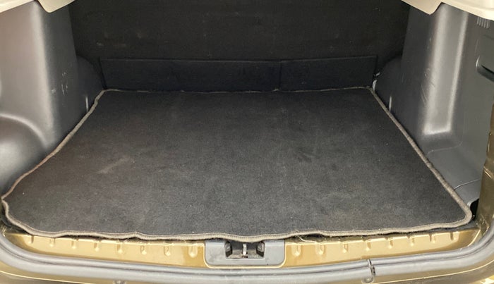 2016 Renault Duster RXZ 110 4WD, Diesel, Manual, 80,833 km, Boot Inside