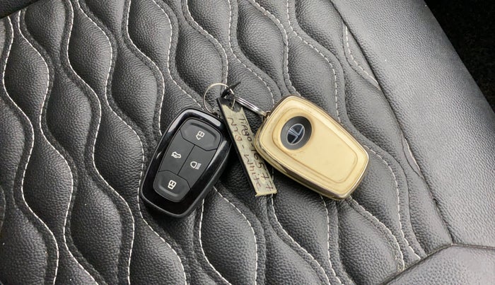 2023 Tata TIAGO NRG XZ MT, Petrol, Manual, 14,397 km, Key Close Up