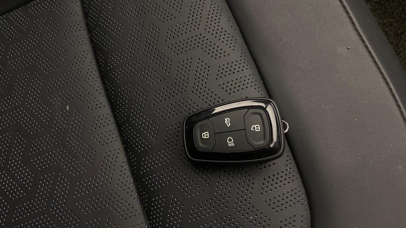 2023 Tata Harrier XZA PLUS O DARK EDITION, Diesel, Automatic, 12,576 km, Key Close Up