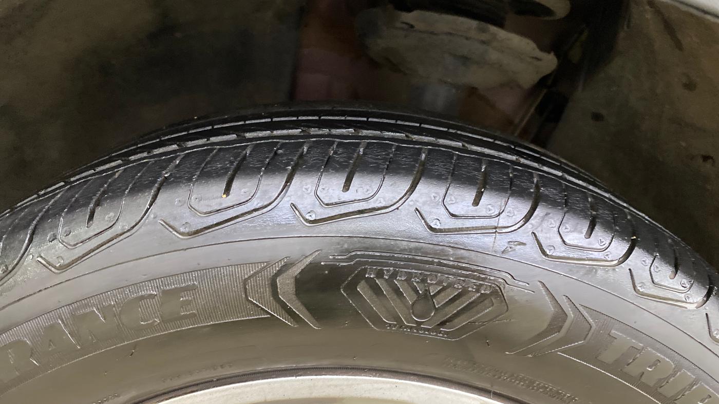 2022 Volkswagen TAIGUN HIGHLINE 1.0 TSI AT, Petrol, Automatic, 28,018 km, Left Front Tyre Tread