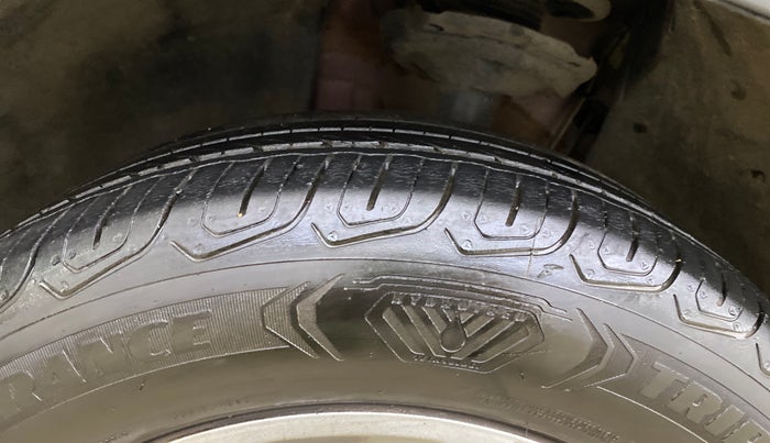 2022 Volkswagen TAIGUN HIGHLINE 1.0 TSI AT, Petrol, Automatic, 27,976 km, Left Front Tyre Tread