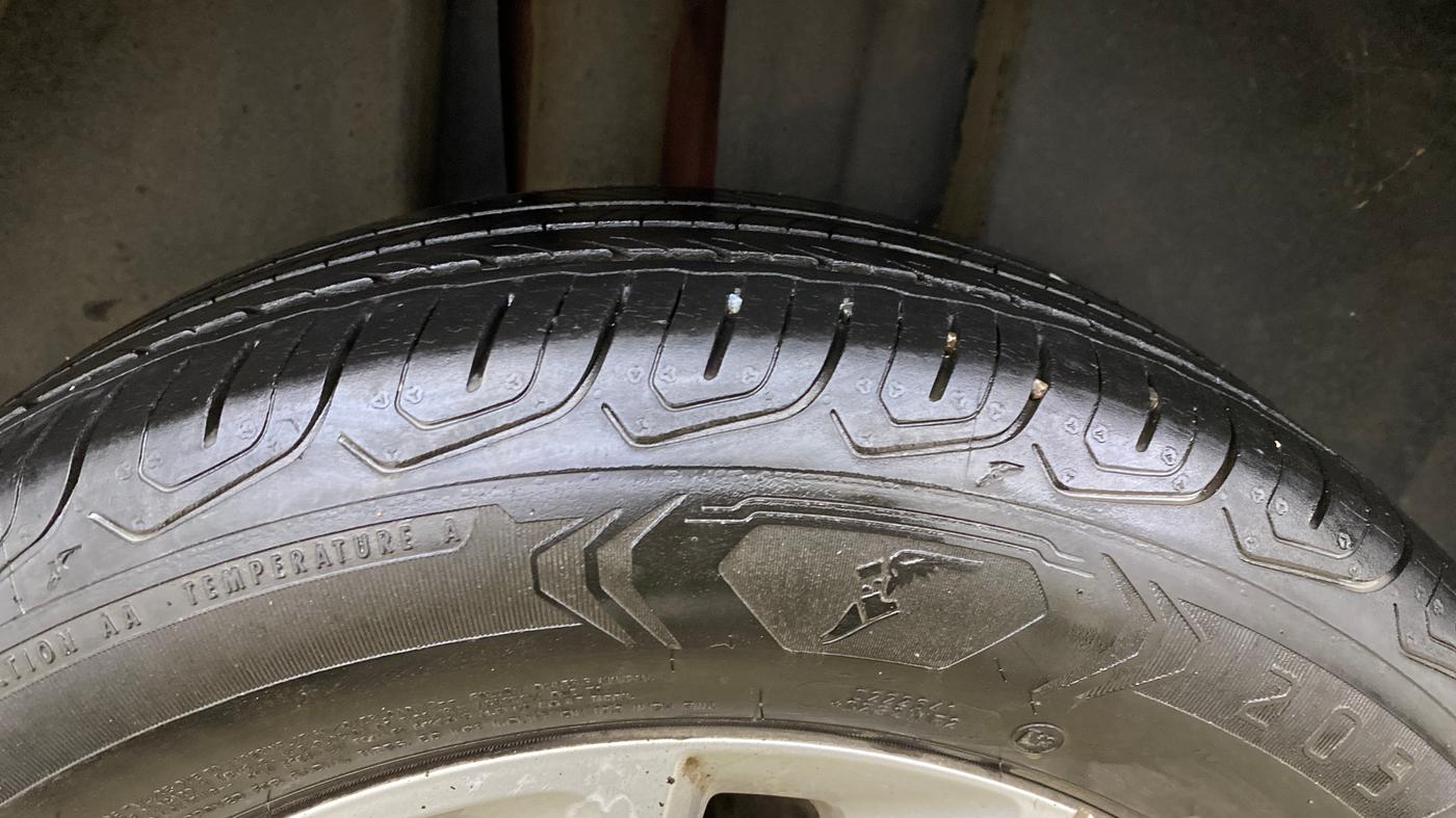 2022 Volkswagen TAIGUN HIGHLINE 1.0 TSI AT, Petrol, Automatic, 28,018 km, Right Rear Tyre Tread