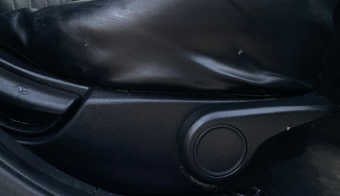 2014 Hyundai Xcent S (O) 1.2, Petrol, Manual, 92,246 km, Driver Side Adjustment Panel