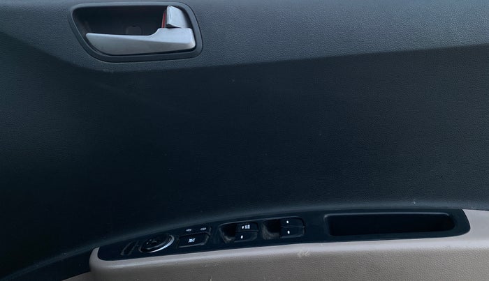 2014 Hyundai Xcent S (O) 1.2, Petrol, Manual, 92,246 km, Driver Side Door Panels Control